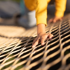 child's hand on LSI Flexx cable net play material